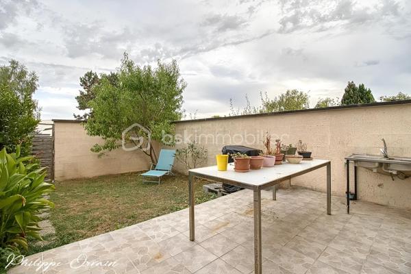 🏠 Maison en pignon – Fosses (95470)

Description du bien :
Dans un environnement calme et agréable de Fosses, découvrez cette maison de 84 m², idéale pour une famille.

Le bien se compose de :
Une entrée
Une cuisine indépendante et entièrement équipée
Un salon/séjour donnant sur la terrasse et le jardin
3 chambres
1 salle d'eau
2 WC
1 cellier
Un garage

🌳 Extérieur & environnement :
Terrain clos d'une surface de 88 m²
Jardin/terrasse
Stationnement facile (garage et place de parking)

✅ Les + :
Pompe à chaleur
Ballon thermodynamique
Fenêtres PVC double vitrage
Volets électriques

Secteur calme et résidentiel
Le tout sur un terrain fonctionnel, proche des écoles, commerces et transports (RER D, accès rapide A1/A3).
Fort potentiel !

📞 Contactez-moi pour organiser une visite !