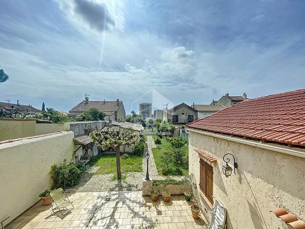 A VENDRE MARSEILLE 13014 BON SECOURS MAISON T5 TERRAIN GARAGE PISCINE DEPENDANCE STUDIO
