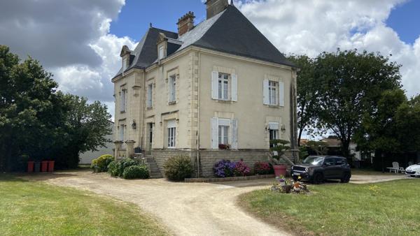 PROPRIETE DE CARACTERE CENTRE BOURG