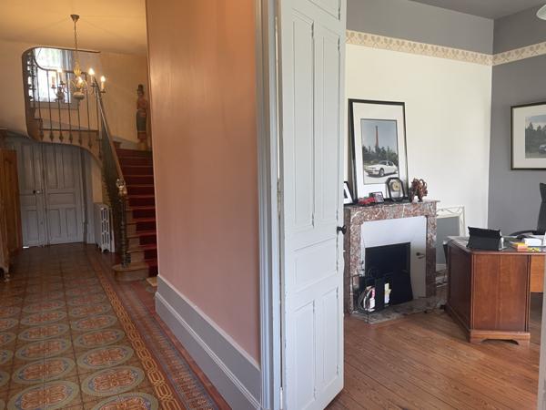 PROPRIETE DE CARACTERE CENTRE BOURG