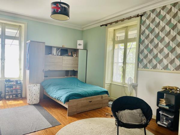PROPRIETE DE CARACTERE CENTRE BOURG