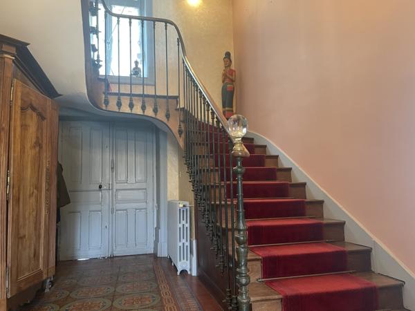 PROPRIETE DE CARACTERE CENTRE BOURG