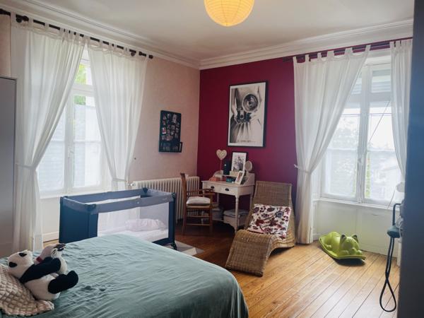 PROPRIETE DE CARACTERE CENTRE BOURG