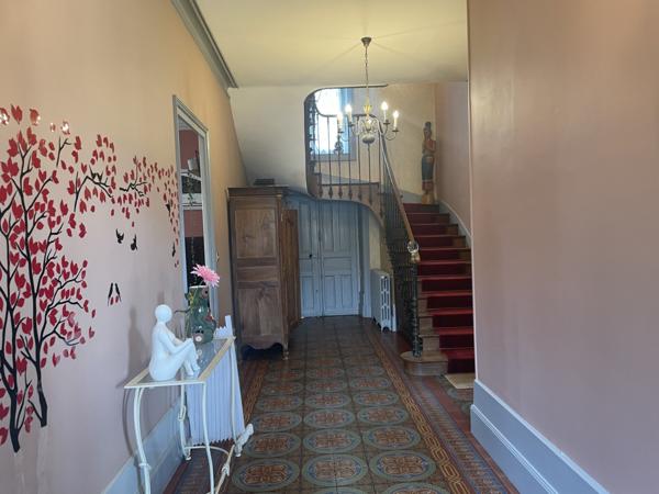 PROPRIETE DE CARACTERE CENTRE BOURG