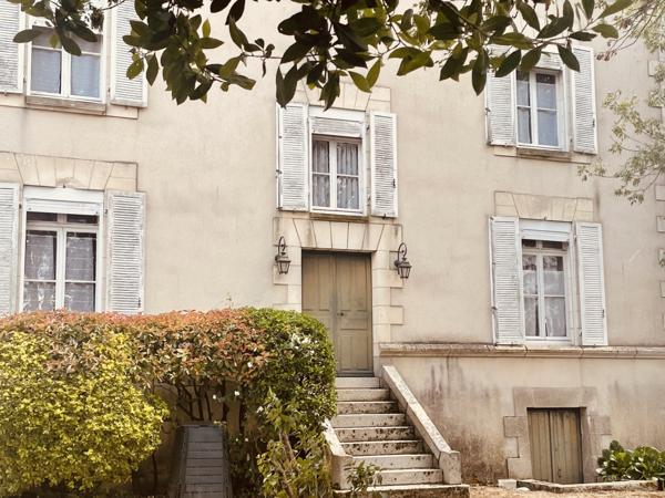 PROPRIETE DE CARACTERE CENTRE BOURG