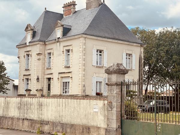 PROPRIETE DE CARACTERE CENTRE BOURG