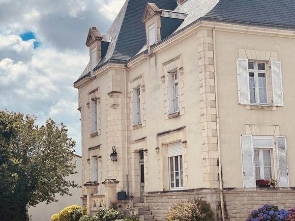 PROPRIETE DE CARACTERE CENTRE BOURG