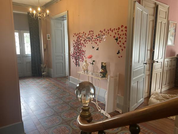 PROPRIETE DE CARACTERE CENTRE BOURG