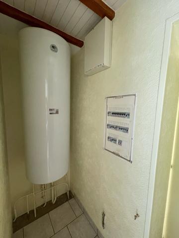 FERMETTE AVEC DEPENDANCES - TERRAIN 8402 M2