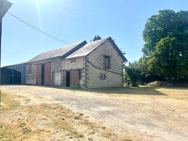 FERMETTE AVEC DEPENDANCES - TERRAIN 8402 M2