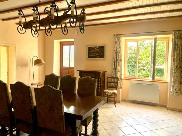 FERMETTE AVEC DEPENDANCES - TERRAIN 8402 M2