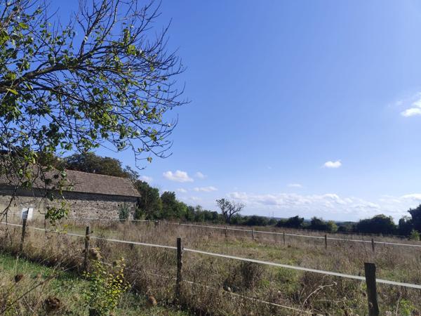 Ensemble immobilier, possibilité gites 15 mn gare de Surgères - 20 mn autoroute A10- 40 mn La Rochelle