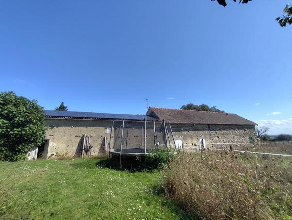 Ensemble immobilier, possibilité gites 15 mn gare de Surgères - 20 mn autoroute A10- 40 mn La Rochelle