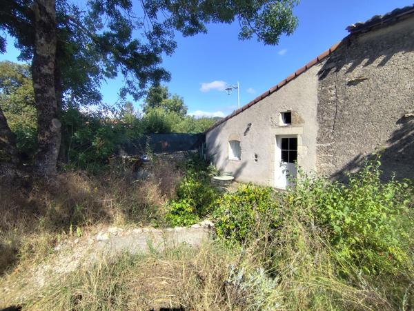 Ensemble immobilier, possibilité gites 15 mn gare de Surgères - 20 mn autoroute A10- 40 mn La Rochelle