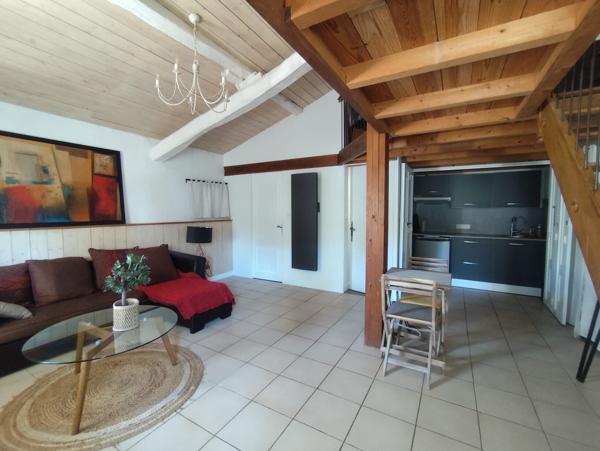 Ensemble immobilier, possibilité gites 15 mn gare de Surgères - 20 mn autoroute A10- 40 mn La Rochelle