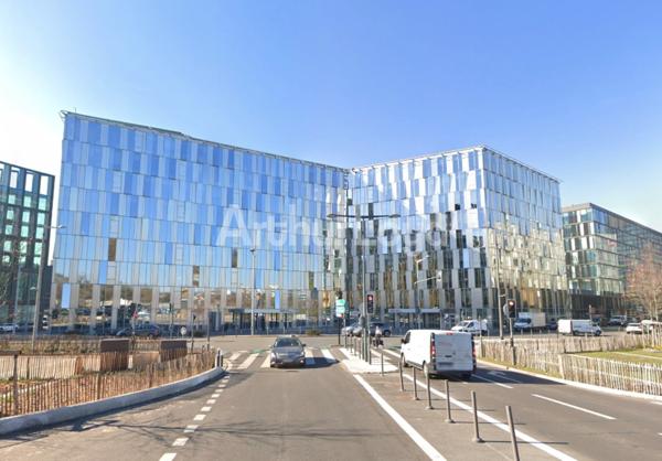 Bureaux à louer à Euralille accès direct gares et hall rénové