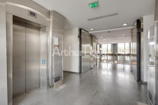 Bureaux à louer à Euralille accès direct gares et hall rénové