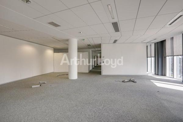 Bureaux à louer à Euralille accès direct gares et hall rénové