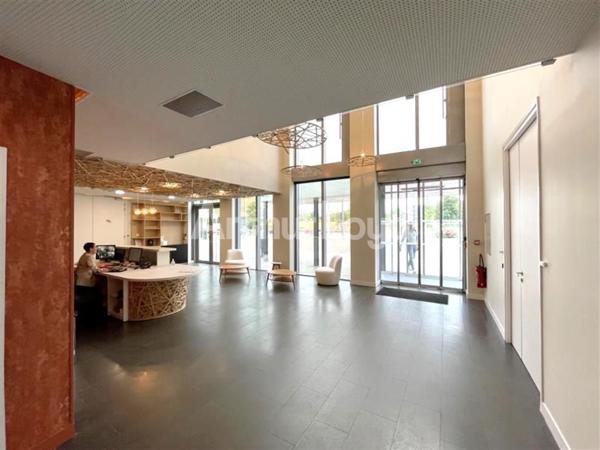 Bureaux à louer à Euralille accès direct gares et hall rénové