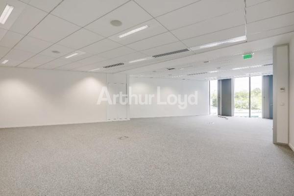 Bureaux à louer à Euralille accès direct gares et hall rénové