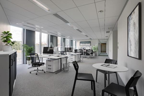 Bureaux à louer à Euralille accès direct gares et hall rénové