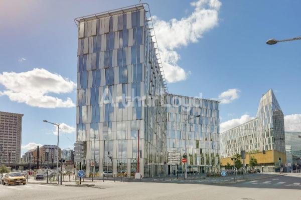 Bureaux à louer à Euralille accès direct gares et hall rénové