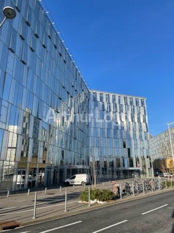 Bureaux à louer à Euralille accès direct gares et hall rénové
