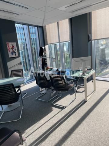 Bureaux à louer à Euralille accès direct gares et hall rénové
