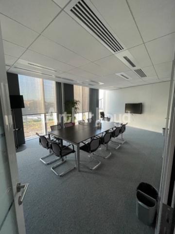 Bureaux à louer à Euralille accès direct gares et hall rénové