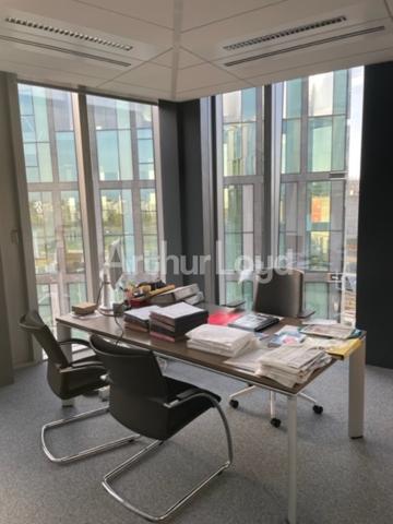 Bureaux à louer à Euralille accès direct gares et hall rénové