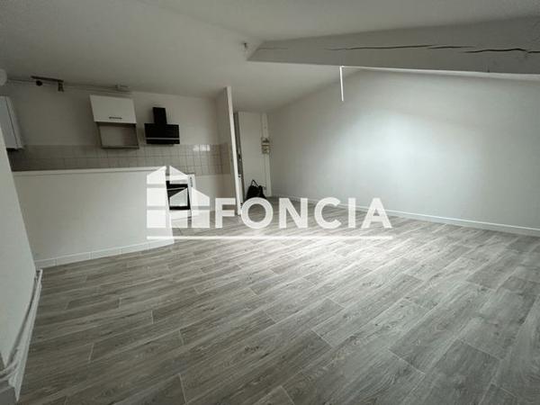 Location Appartement 2 pièces 43.8 m² - 35 AVENUE GAMBETTA Roanne 42300