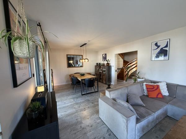 Lesconil – Jolie Maison de 100m² avec Terrasse & Garage à Quelques pas de la Plage et des Commerces