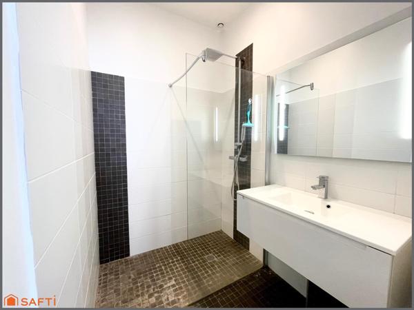 Magnifique maison rénovée et agrandie avec gout, 5 chambres, 3 sdb, terrasse, piscine et jardin clos.