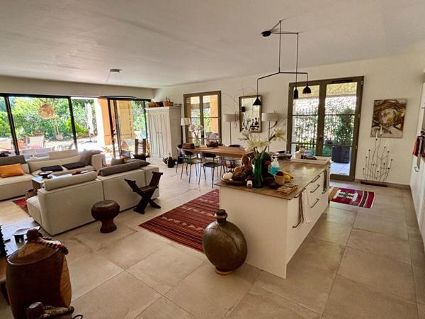 Exclusivité : Appartement  de standing avec  jardin et bassin