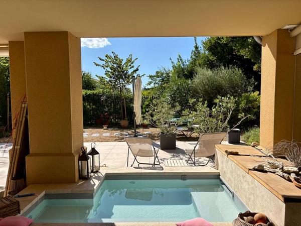 Exclusivité : Appartement  de standing avec  jardin et bassin