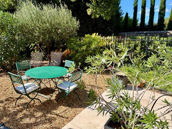 Exclusivité : Appartement  de standing avec  jardin et bassin