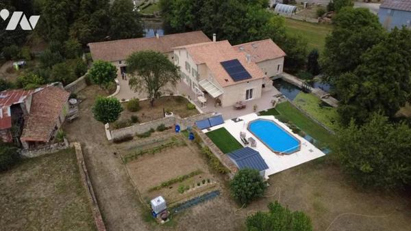 BIEN ATYPIQUE - RARE - MOULIN RENOVE - QUATRE CHAMBRES - 1 HECTARE - 265M² HABITABLES 