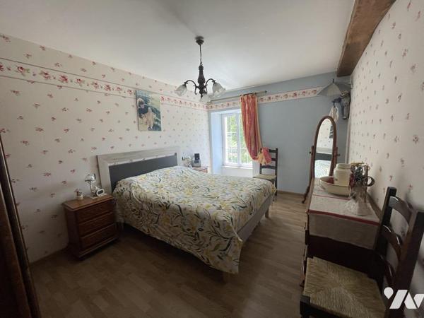 BIEN ATYPIQUE - RARE - MOULIN RENOVE - QUATRE CHAMBRES - 1 HECTARE - 265M² HABITABLES 