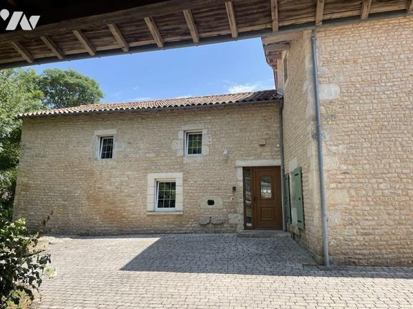 BIEN ATYPIQUE - RARE - MOULIN RENOVE - QUATRE CHAMBRES - 1 HECTARE - 265M² HABITABLES 