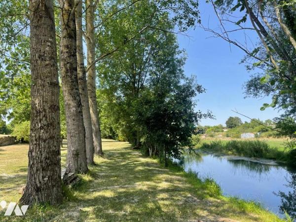 BIEN ATYPIQUE - RARE - MOULIN RENOVE - QUATRE CHAMBRES - 1 HECTARE - 265M² HABITABLES 