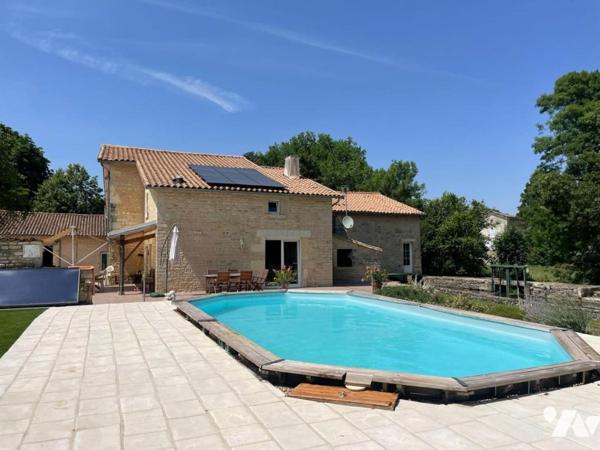 BIEN ATYPIQUE - RARE - MOULIN RENOVE - QUATRE CHAMBRES - 1 HECTARE - 265M² HABITABLES 