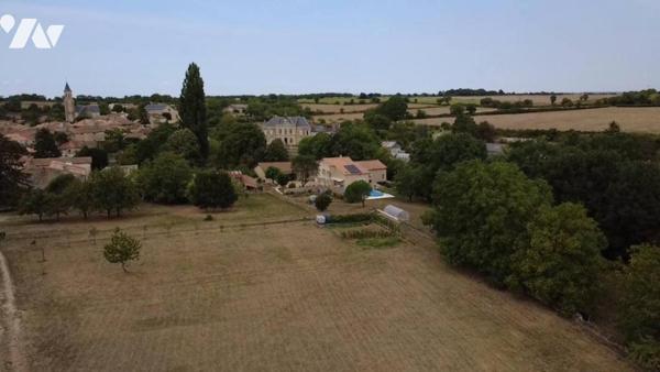 BIEN ATYPIQUE - RARE - MOULIN RENOVE - QUATRE CHAMBRES - 1 HECTARE - 265M² HABITABLES 