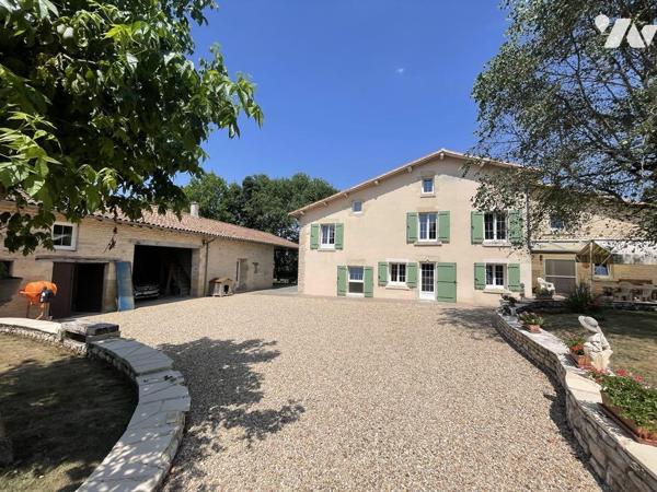 BIEN ATYPIQUE - RARE - MOULIN RENOVE - QUATRE CHAMBRES - 1 HECTARE - 265M² HABITABLES 