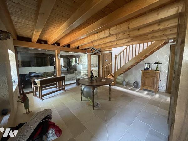 BIEN ATYPIQUE - RARE - MOULIN RENOVE - QUATRE CHAMBRES - 1 HECTARE - 265M² HABITABLES 