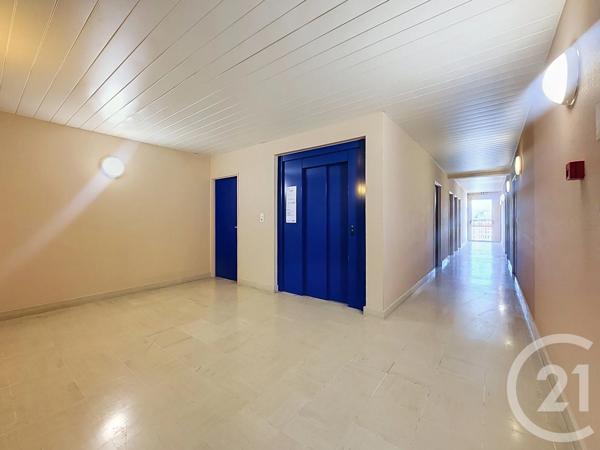 à vendre  68,20 m 2   ST CLEMENT  - 89