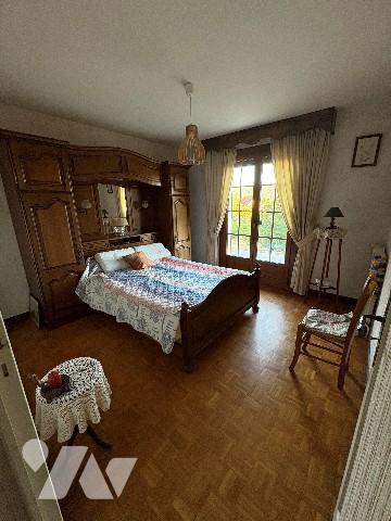 A 15 min de Besançon,  
MAISON 164m² + 300m² de surfaces annexes sur 5280m² de terrain constructible