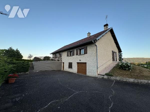 A 15 min de Besançon,  
MAISON 164m² + 300m² de surfaces annexes sur 5280m² de terrain constructible