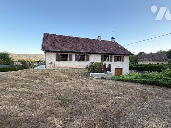 A 15 min de Besançon,  
MAISON 164m² + 300m² de surfaces annexes sur 5280m² de terrain constructible