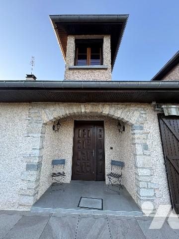 A 15 min de Besançon,  
MAISON 164m² + 300m² de surfaces annexes sur 5280m² de terrain constructible