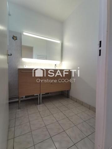 Très bel appartement T3 proche gare de Melun à pied avec balcon, cave et box en s/sol